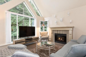 Woodrun Lodge 616 | Stylish Top Floor Ski-In & Out Condo by Upper Village w/ Hot Tub, Pool, Parking